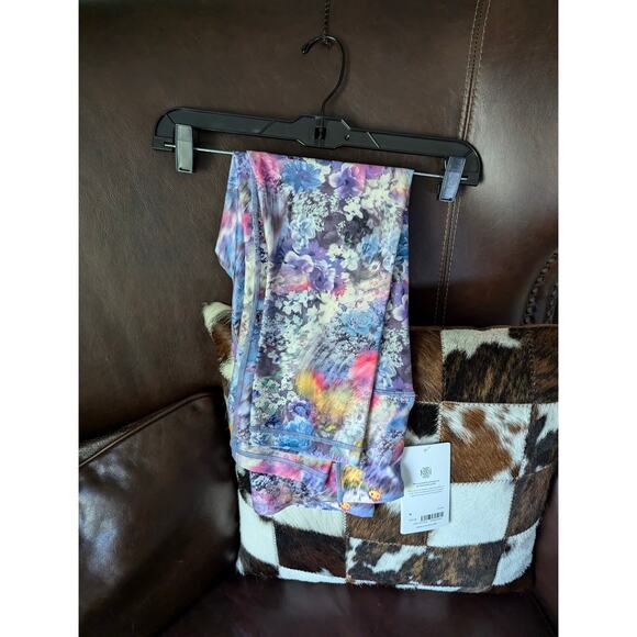 Athleta Elation Capri in Renewed Bloom Chrome Blue Size Medium - Picture 1 of 2